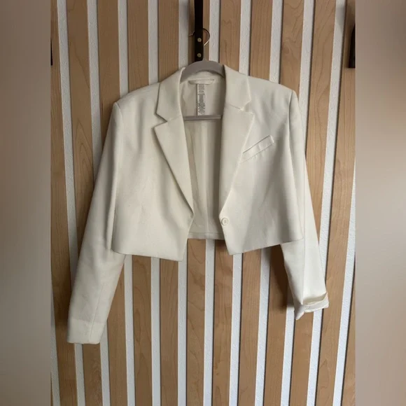 Cropped First-Class Blazer
Color: Ivory
Size: XS - Picture 2 of 6